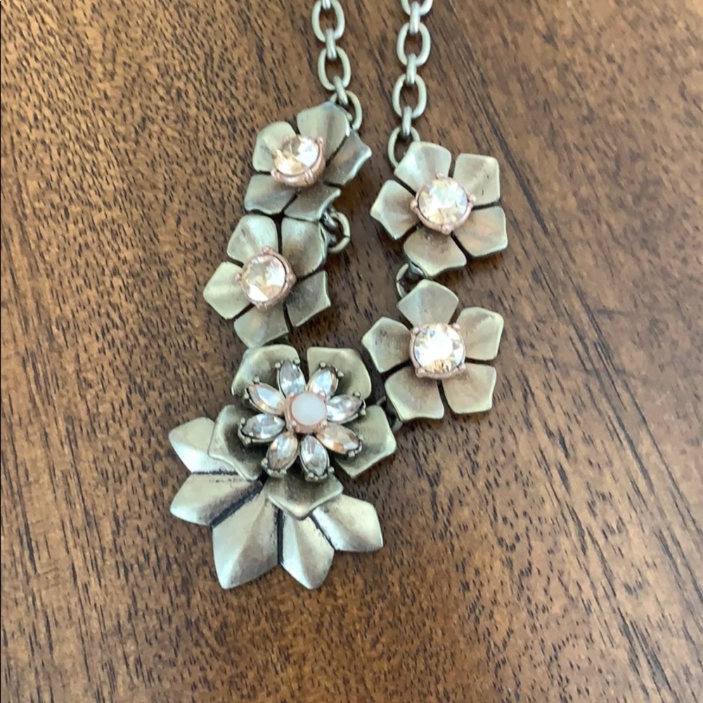 Gardenia Collar Necklace